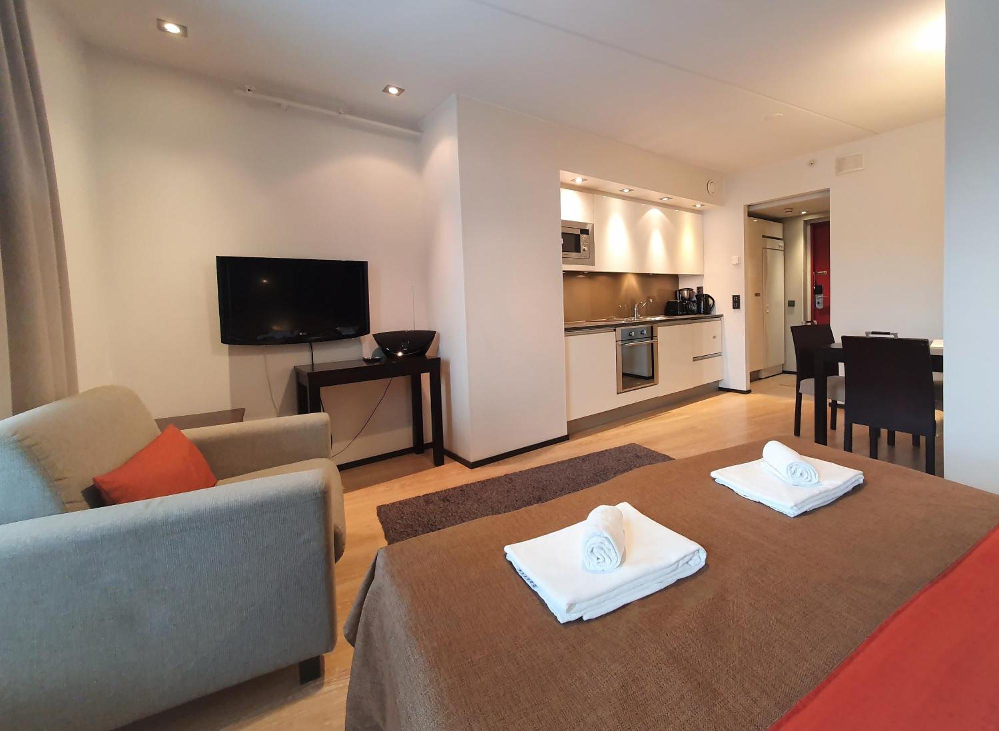Levi Suites Levi Gold Bilik gambar