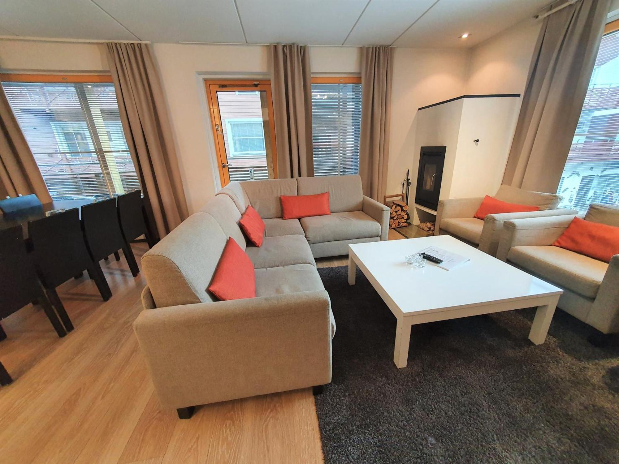 Levi Suites Levi Gold Bilik gambar