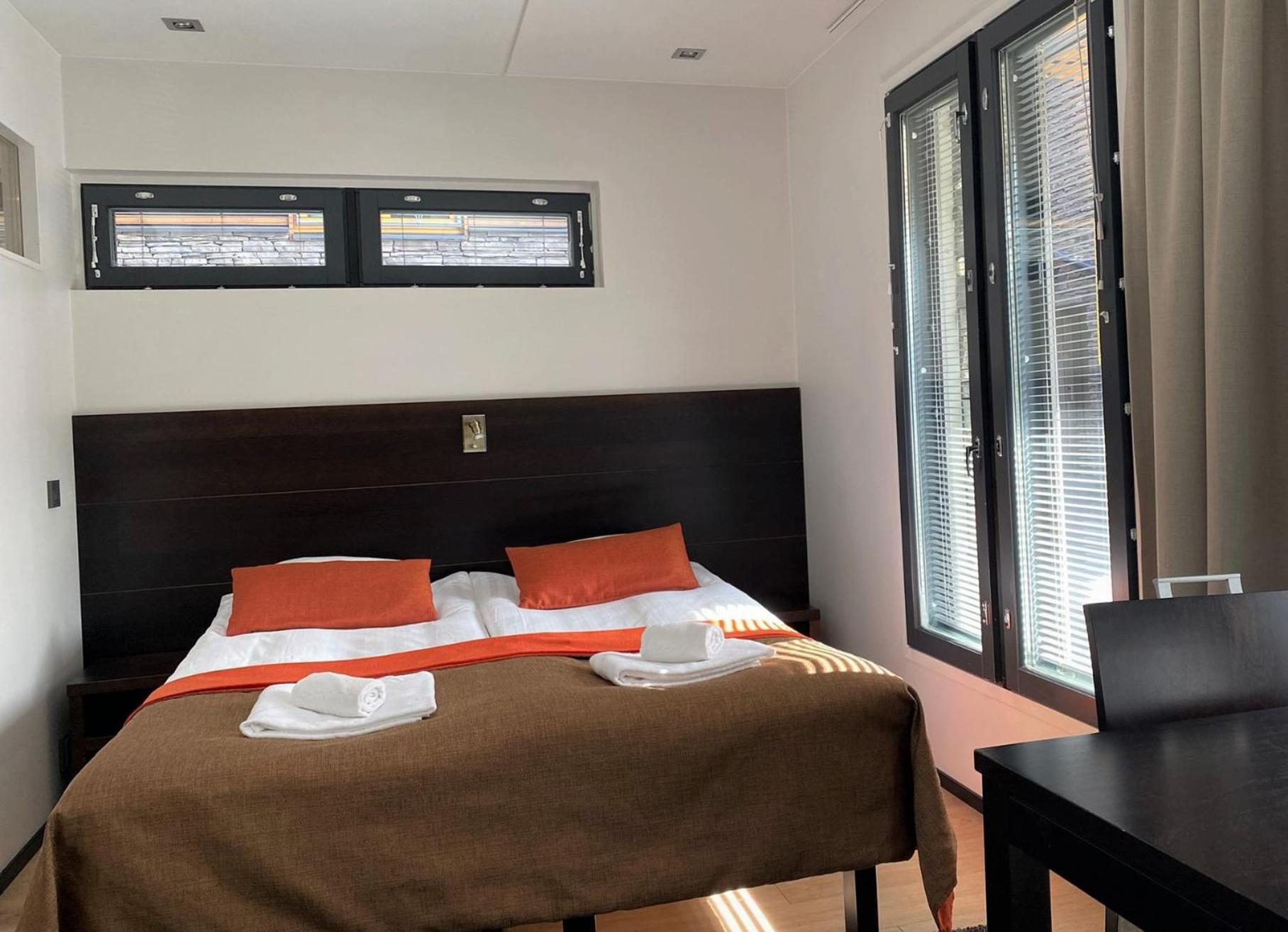 Levi Suites Levi Gold Bilik gambar