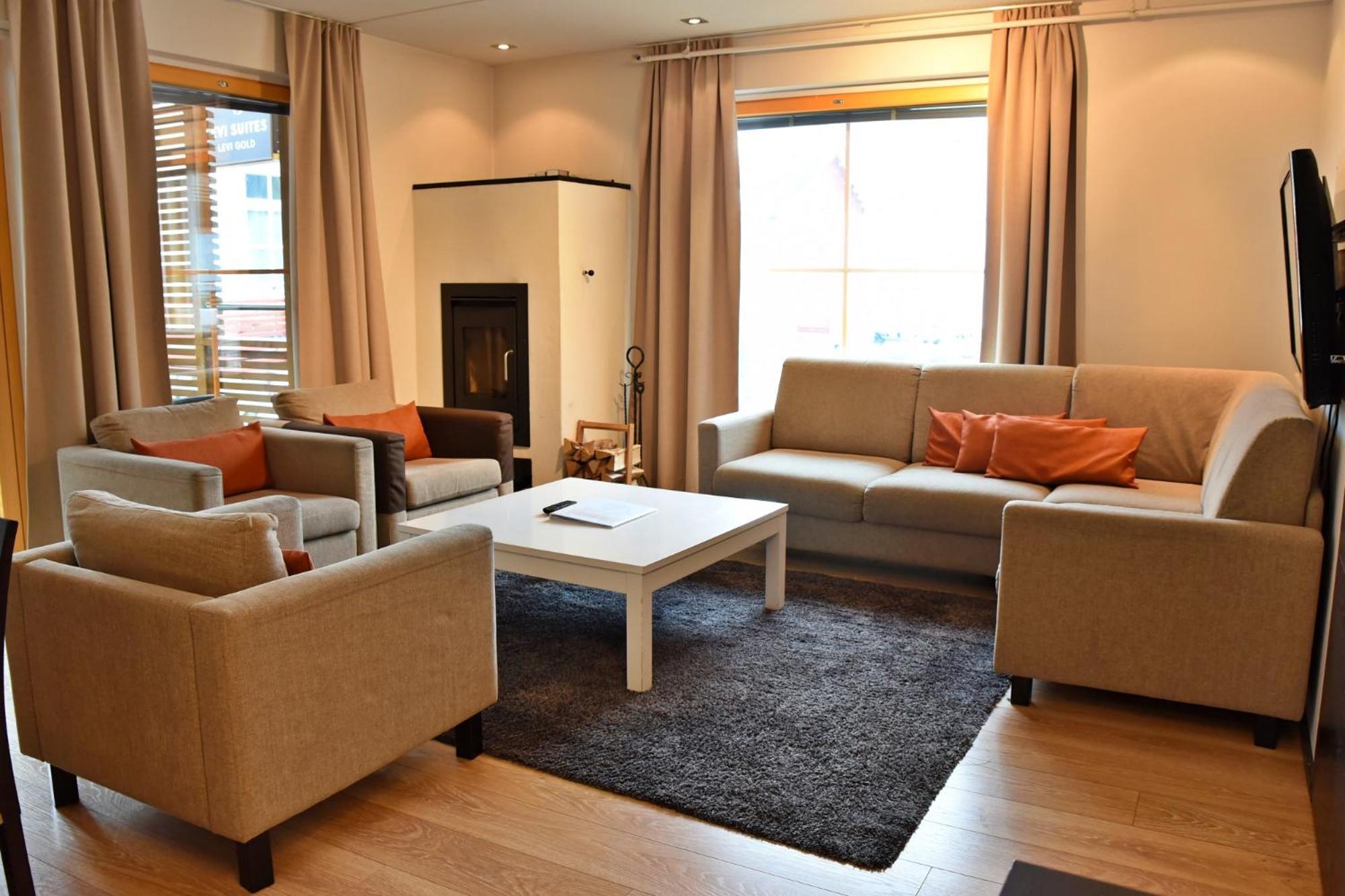 Levi Suites Levi Gold Bilik gambar