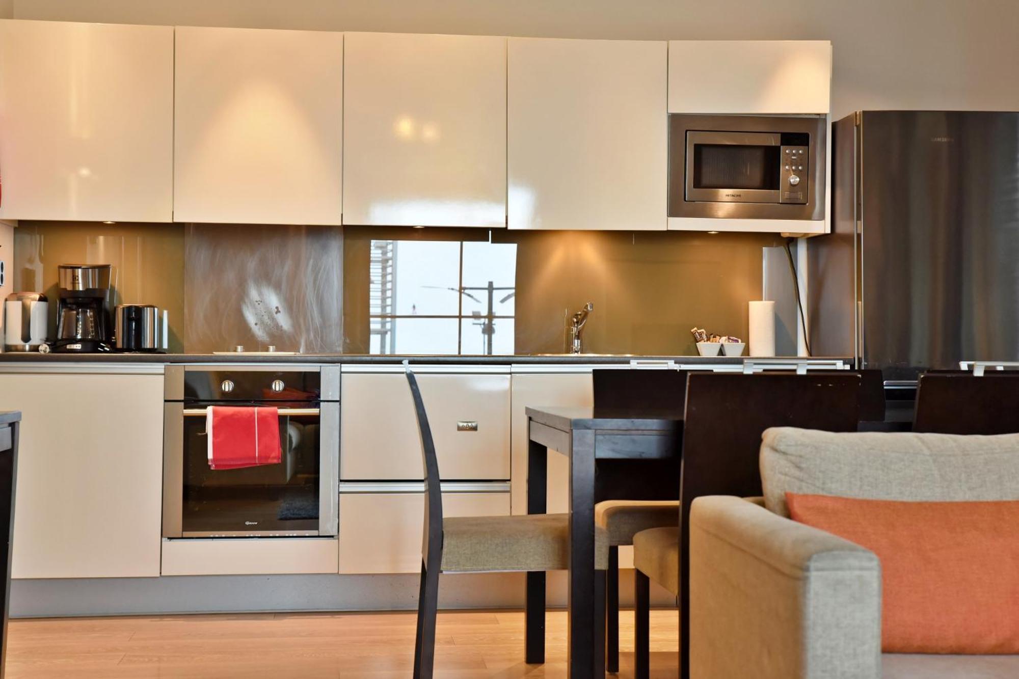Levi Suites Levi Gold Bilik gambar