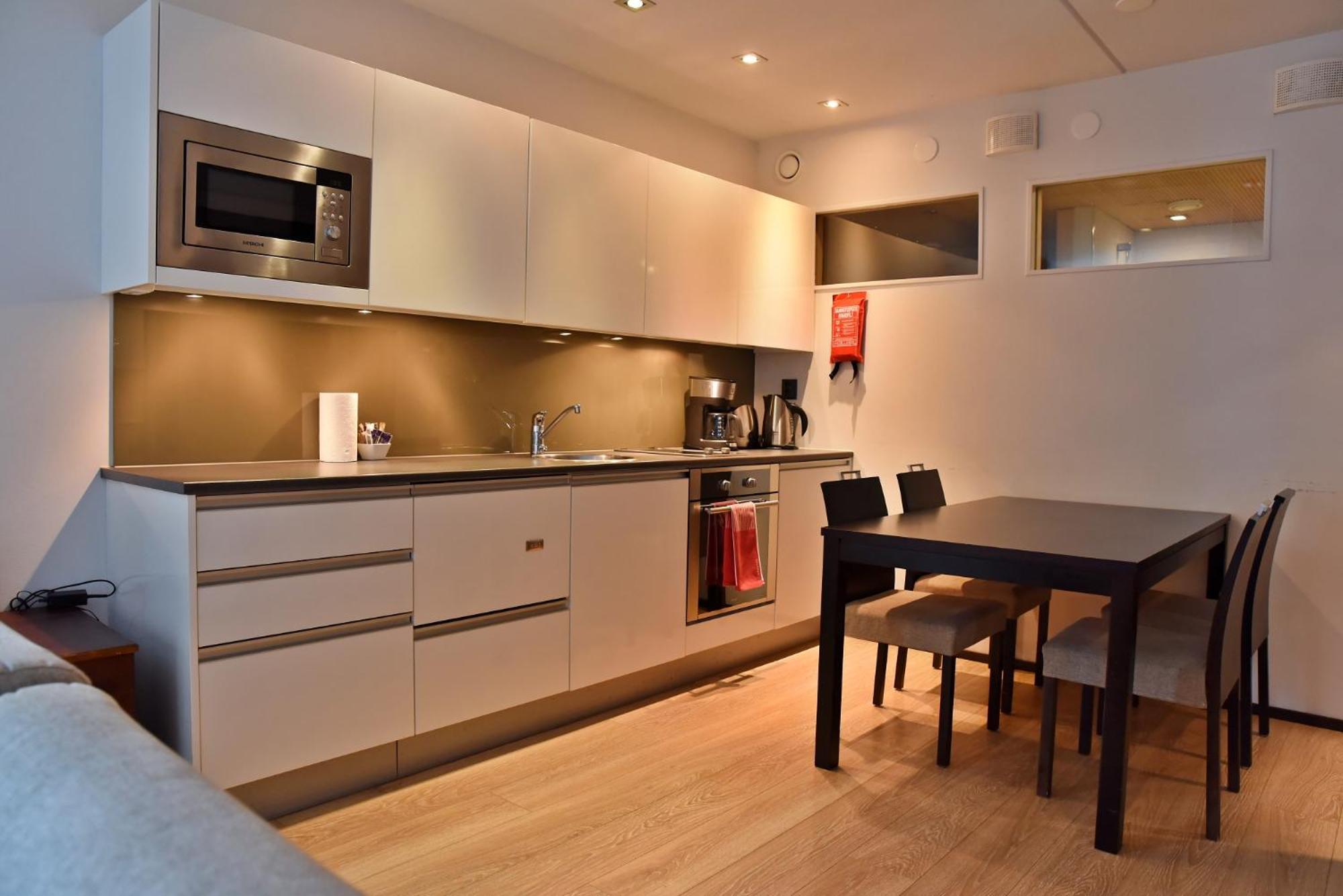 Levi Suites Levi Gold Bilik gambar